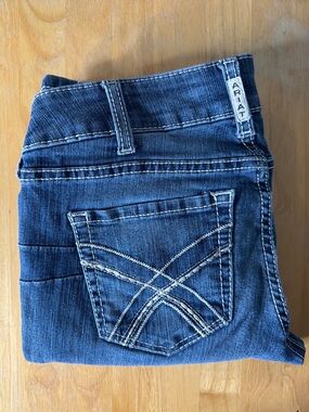 29S Ariat Women's Mid Blue Straight Leg Jeans with Contrast Stitching